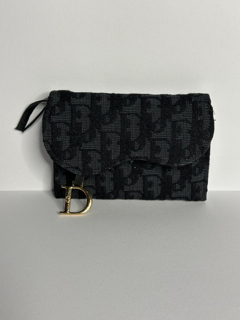 Dior Saddle Embossed Mini Πορτοφόλι – Μαύρο