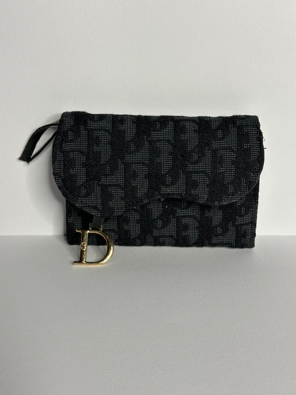 Dior Saddle Embossed Mini Πορτοφόλι – Μαύρο