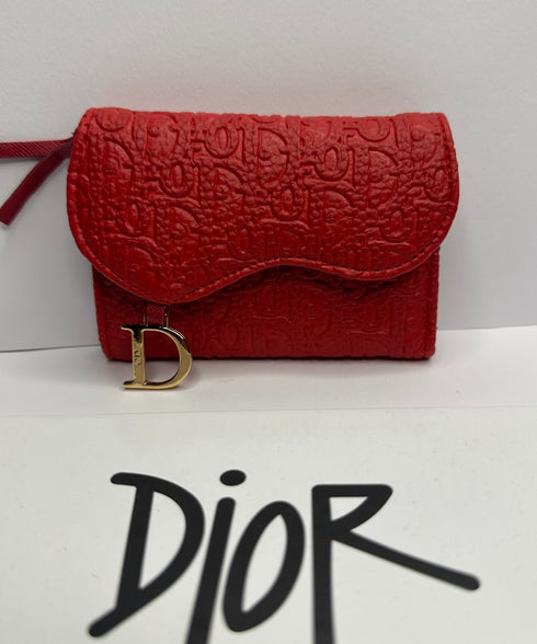 Dior Saddle Embossed Leather Πορτοφόλι – Κόκκινο